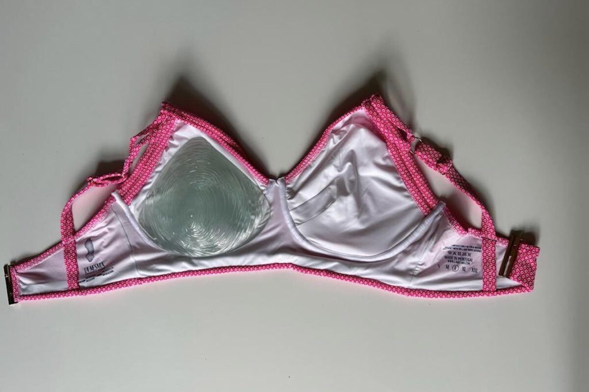 Prothesen-Bikini von LA MESMA mit und ohne Prothese