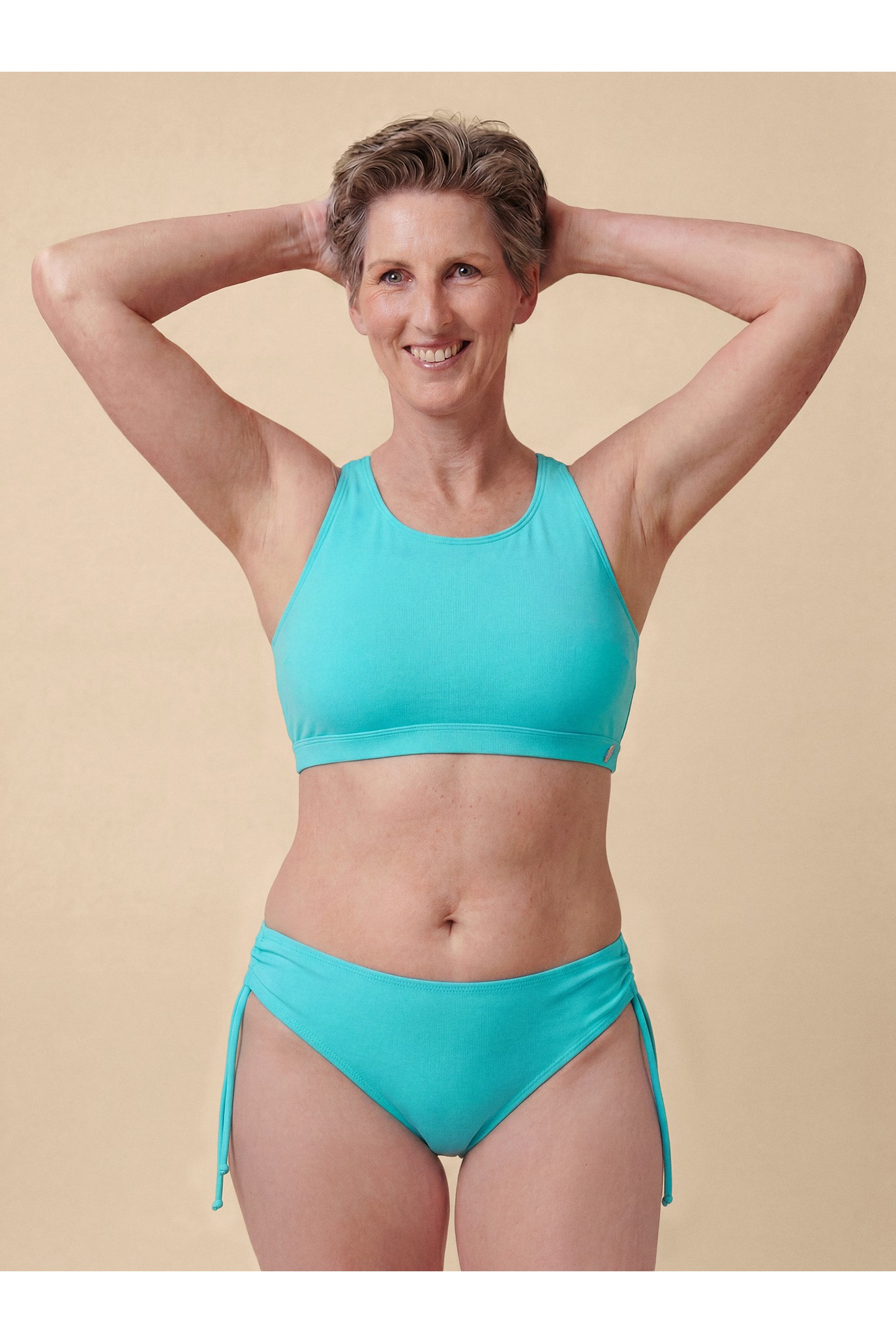 Barbara_vorne_caribi_LINDA BARBARA – Türkis
Bikini-Hose – Bild 1